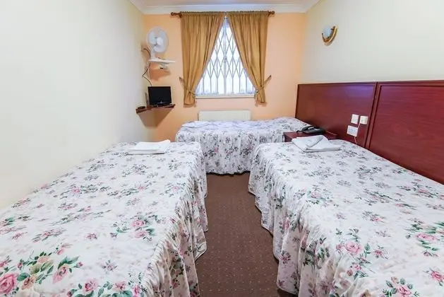 Üç Kişilik Oda (1st floor rear)