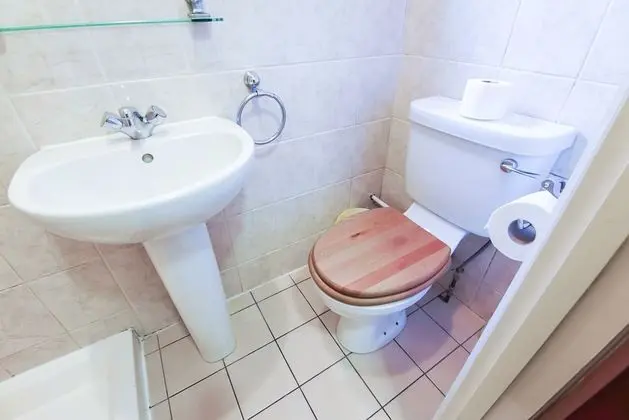 Üç Kişilik Oda (1st floor rear)