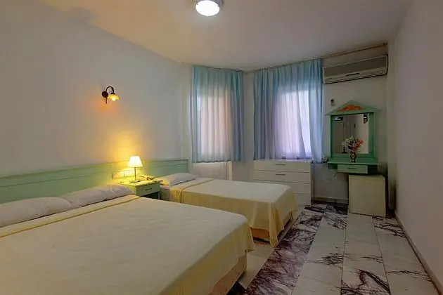 Triple, Bahçe Manzaralı, Balkonlu