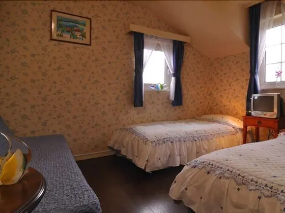 İki Ayrı Yataklı Oda, Ortak Banyo