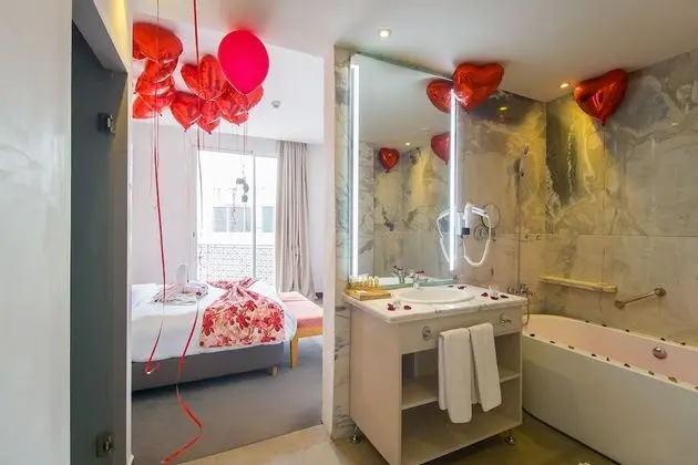 Deluxe Tek Büyük Yataklı Oda