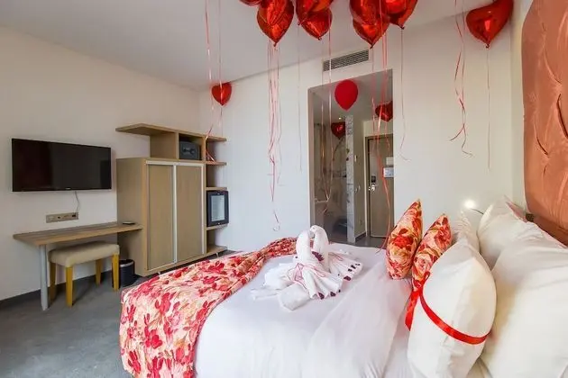 Deluxe Tek Büyük Yataklı Oda