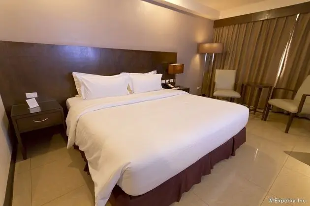 Deluxe (1 King Bed)