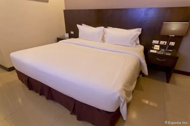 Deluxe (1 King Bed)