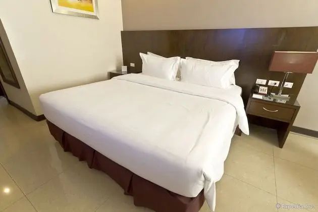 Deluxe (1 King Bed)