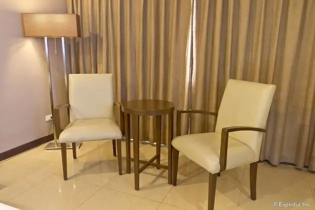 Deluxe (1 King Bed)