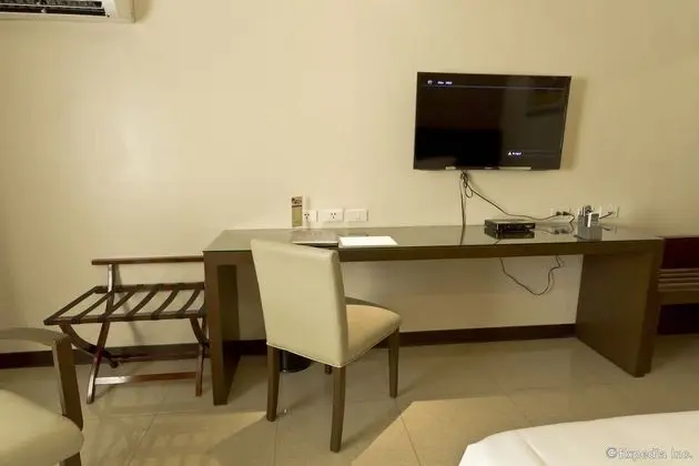 Deluxe (1 King Bed)