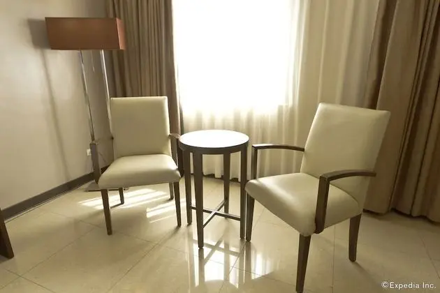 Deluxe (1 King Bed)