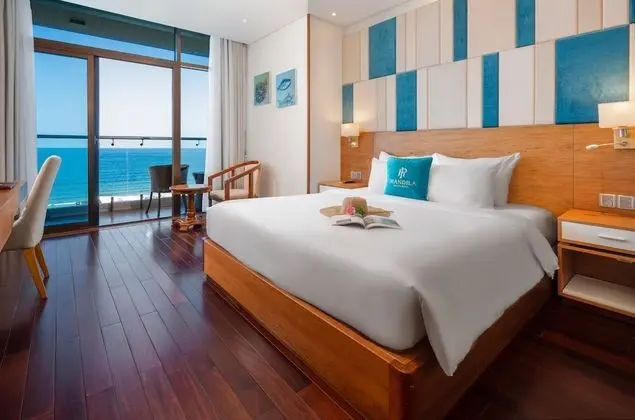 Deluxe King Ocean Front With Balcony - Free 30m Foot Massage