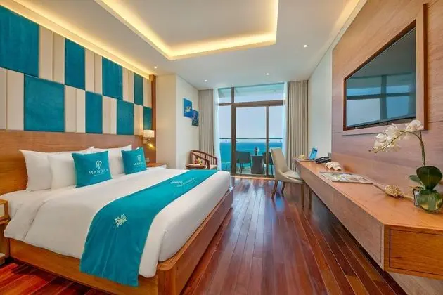Deluxe King Ocean Front With Balcony - Free 30m Foot Massage