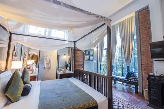 Classic Double Room - Free Airport Transfers + Daily Afternoon Tea