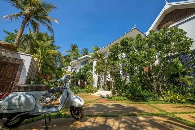 Classic Double Room - Free Airport Transfers + Daily Afternoon Tea