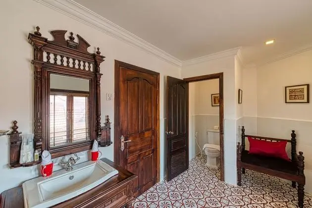 Colonial Honeymoon Suite - Free Airport Transfers + Daily Afternoon Tea