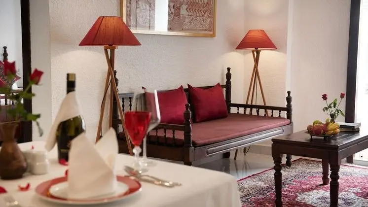 Colonial One-Bedroom Suite - Free Airport Transfers + Daily Afternoon Tea