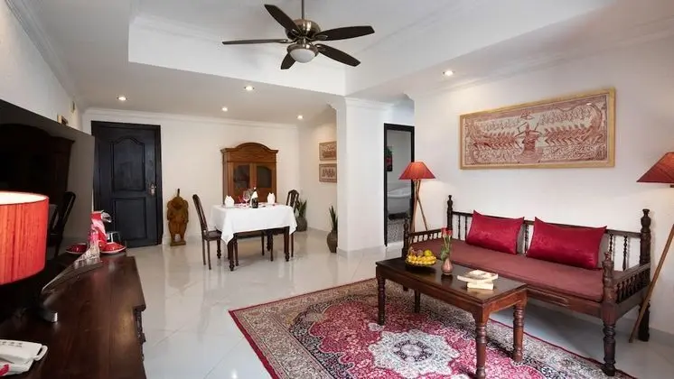 Colonial One-Bedroom Suite - Free Airport Transfers + Daily Afternoon Tea