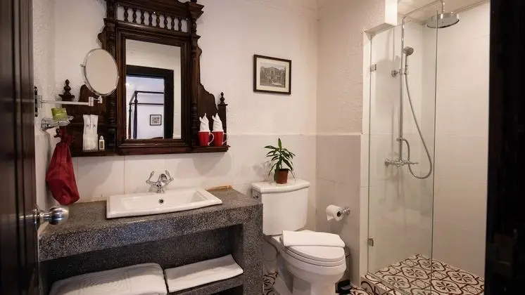 Colonial One-Bedroom Suite - Free Airport Transfers + Daily Afternoon Tea