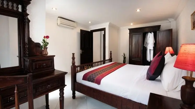 Colonial Two-Bedroom Suite - Free Airport Transfers + Daily Afternoon Tea