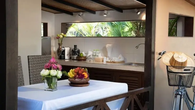 Private One-Bedroom Home - Free Airport Transfers + Daily Afternoon Tea