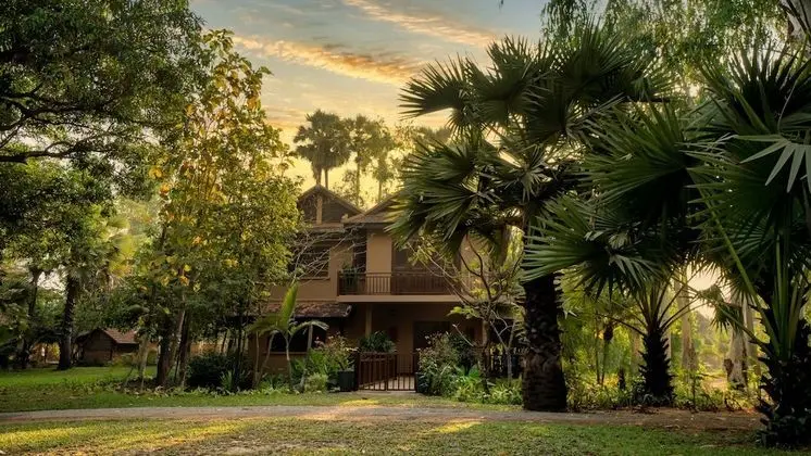Private Two-Bedroom Home - Free Airport Transfers + Daily Afternoon Tea