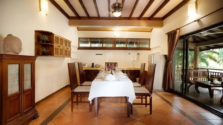 Private Two-Bedroom Home - Free Airport Transfers + Daily Afternoon Tea