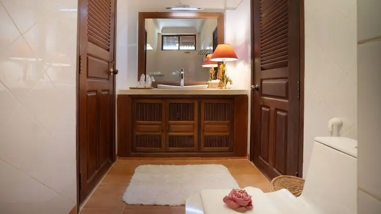 Private Two-Bedroom Home - Free Airport Transfers + Daily Afternoon Tea