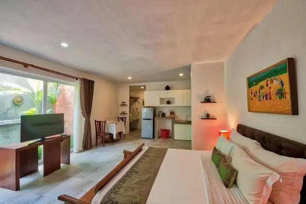 Mini Suite - Free Airport Transfers + Daily Afternoon Tea