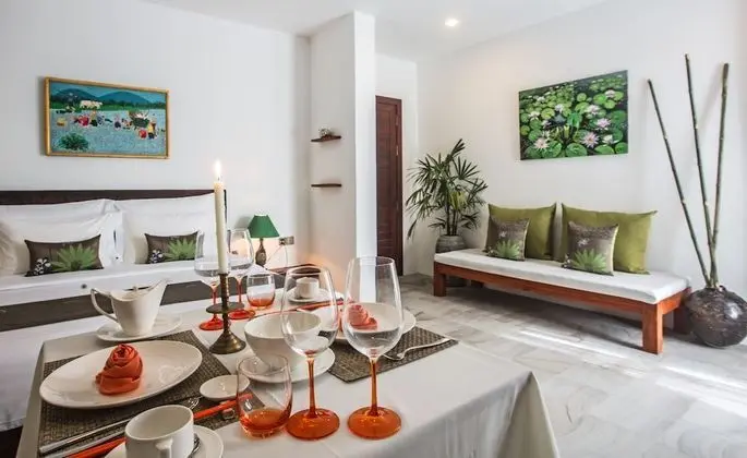 Mini Suite - Free Airport Transfers + Daily Afternoon Tea