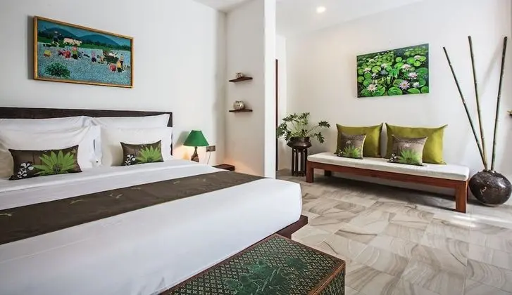 Mini Suite - Free Airport Transfers + Daily Afternoon Tea