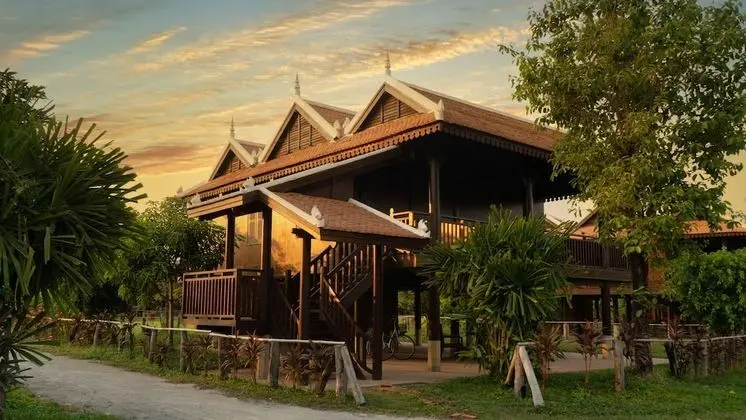 Private Family Villa - Free Airport Transfers + Daily Khmer Lunch + Daily Afternoon Tea