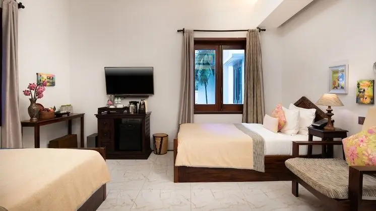 Historical Double Room - Free Airport Transfers + Daily Afternoon Tea