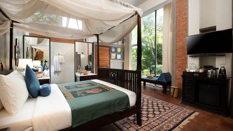 Historical Double Room - Free Airport Transfers + Daily Afternoon Tea