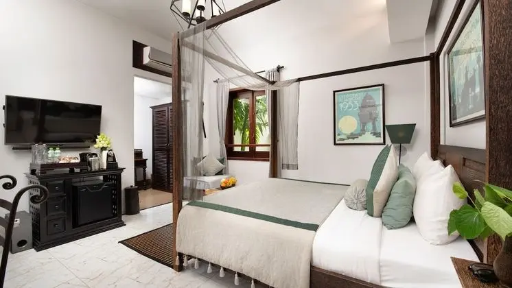 Historical Double Room - Free Airport Transfers + Daily Afternoon Tea