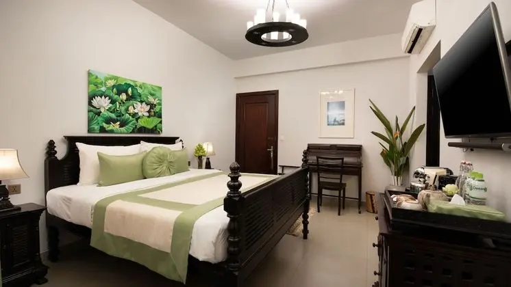 Historical Double Room - Free Airport Transfers + Daily Afternoon Tea