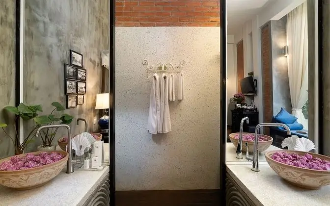 Historical Double Room - Free Airport Transfers + Daily Afternoon Tea