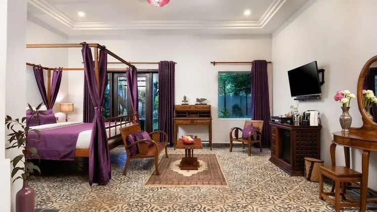 Historical Honeymoon Suite - Free Airport Transfers + Daily Afternoon Tea