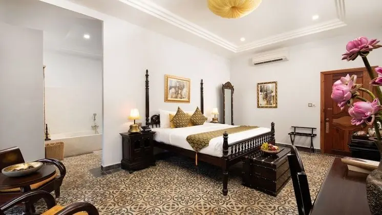 Historical Honeymoon Suite - Free Airport Transfers + Daily Afternoon Tea