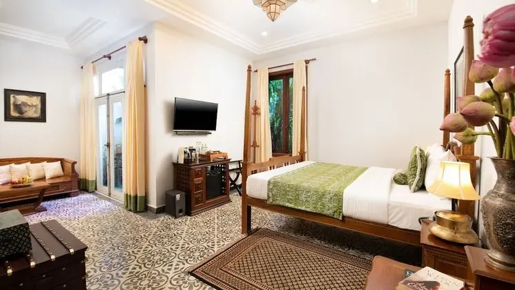 Historical Honeymoon Suite - Free Airport Transfers + Daily Afternoon Tea