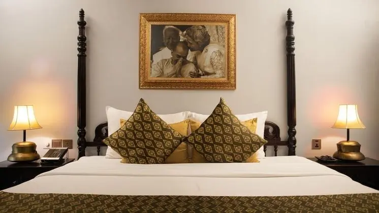 Historical Honeymoon Suite - Free Airport Transfers + Daily Afternoon Tea