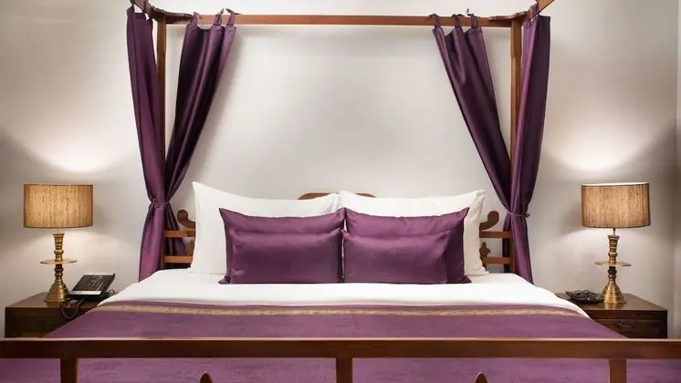 Historical Honeymoon Suite - Free Airport Transfers + Daily Afternoon Tea