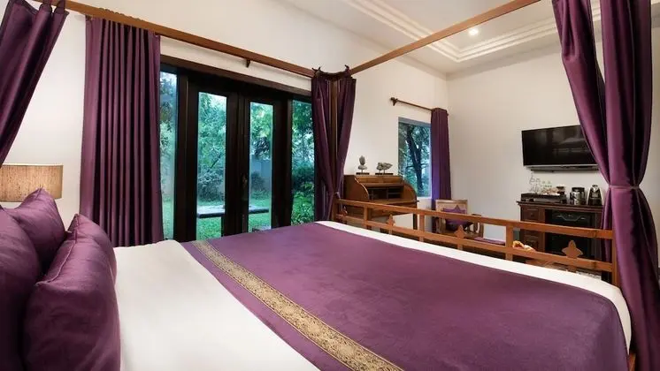 Historical Honeymoon Suite - Free Airport Transfers + Daily Afternoon Tea