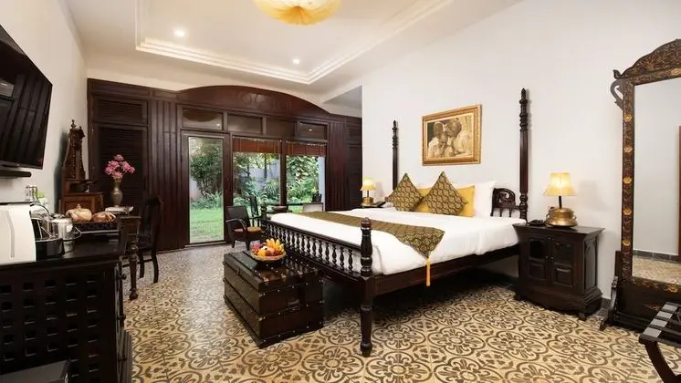 Historical Honeymoon Suite - Free Airport Transfers + Daily Afternoon Tea