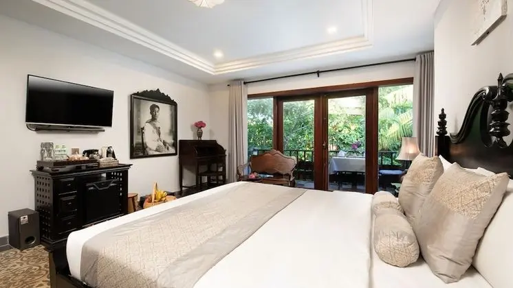 Historical Honeymoon Suite - Free Airport Transfers + Daily Afternoon Tea