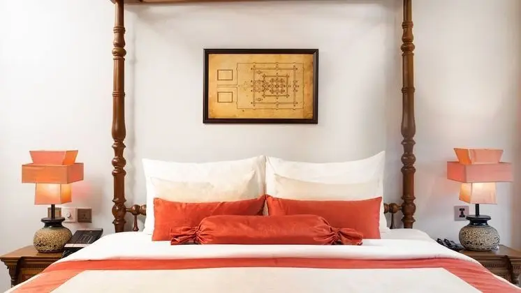 Historical Honeymoon Suite - Free Airport Transfers + Daily Afternoon Tea