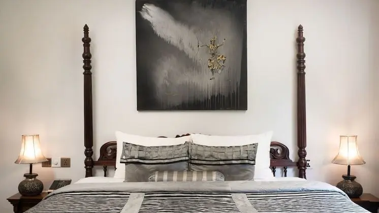 Historical Honeymoon Suite - Free Airport Transfers + Daily Afternoon Tea