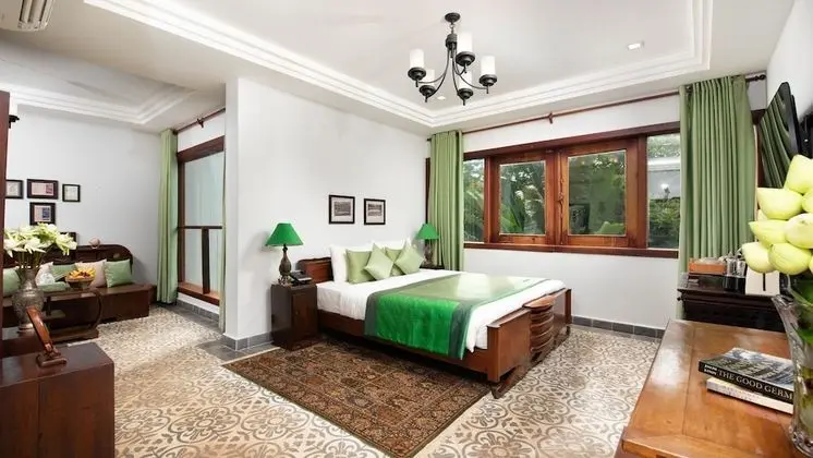 Historical Honeymoon Suite - Free Airport Transfers + Daily Afternoon Tea