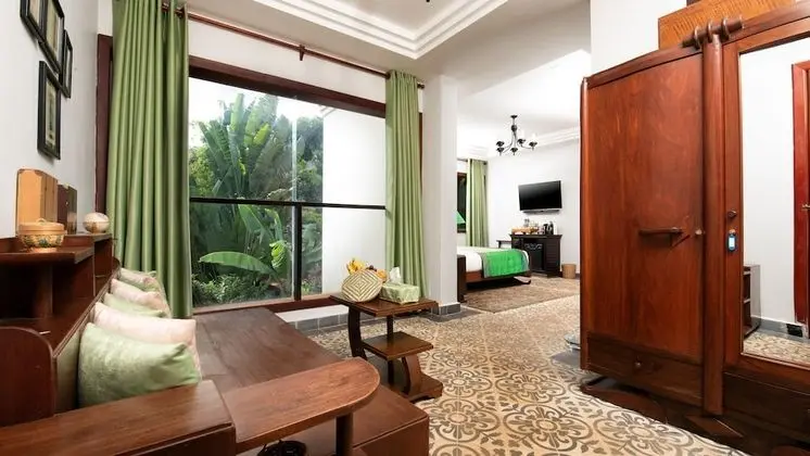 Historical Honeymoon Suite - Free Airport Transfers + Daily Afternoon Tea