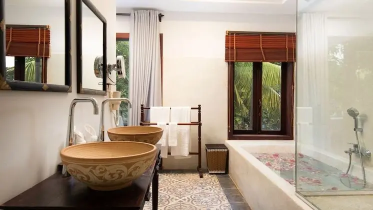 Historical Honeymoon Suite - Free Airport Transfers + Daily Afternoon Tea