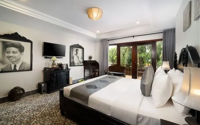 Historical Honeymoon Suite - Romantic Package