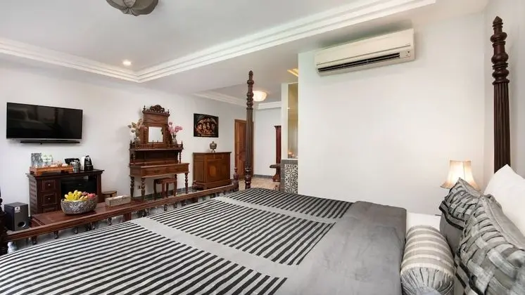 Historical Honeymoon Suite - Romantic Package