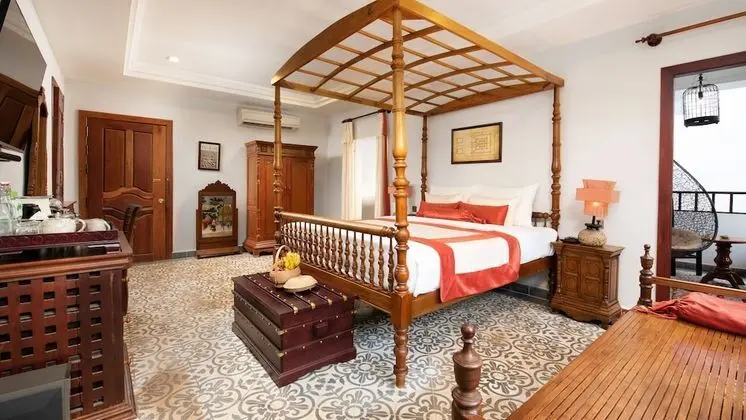 Historical Honeymoon Suite - Romantic Package